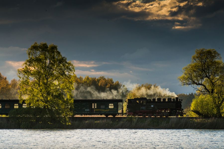 Die Lößnitzgrundbahn am Dippelsdorfer Teich