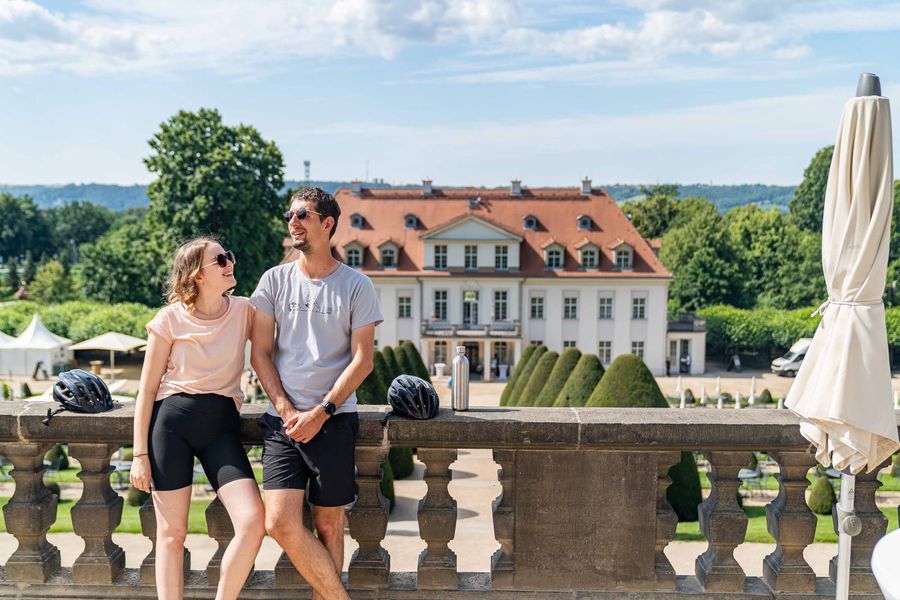 Mit dem Rad vorbei an Schloss Wackerbarth in Radebeul